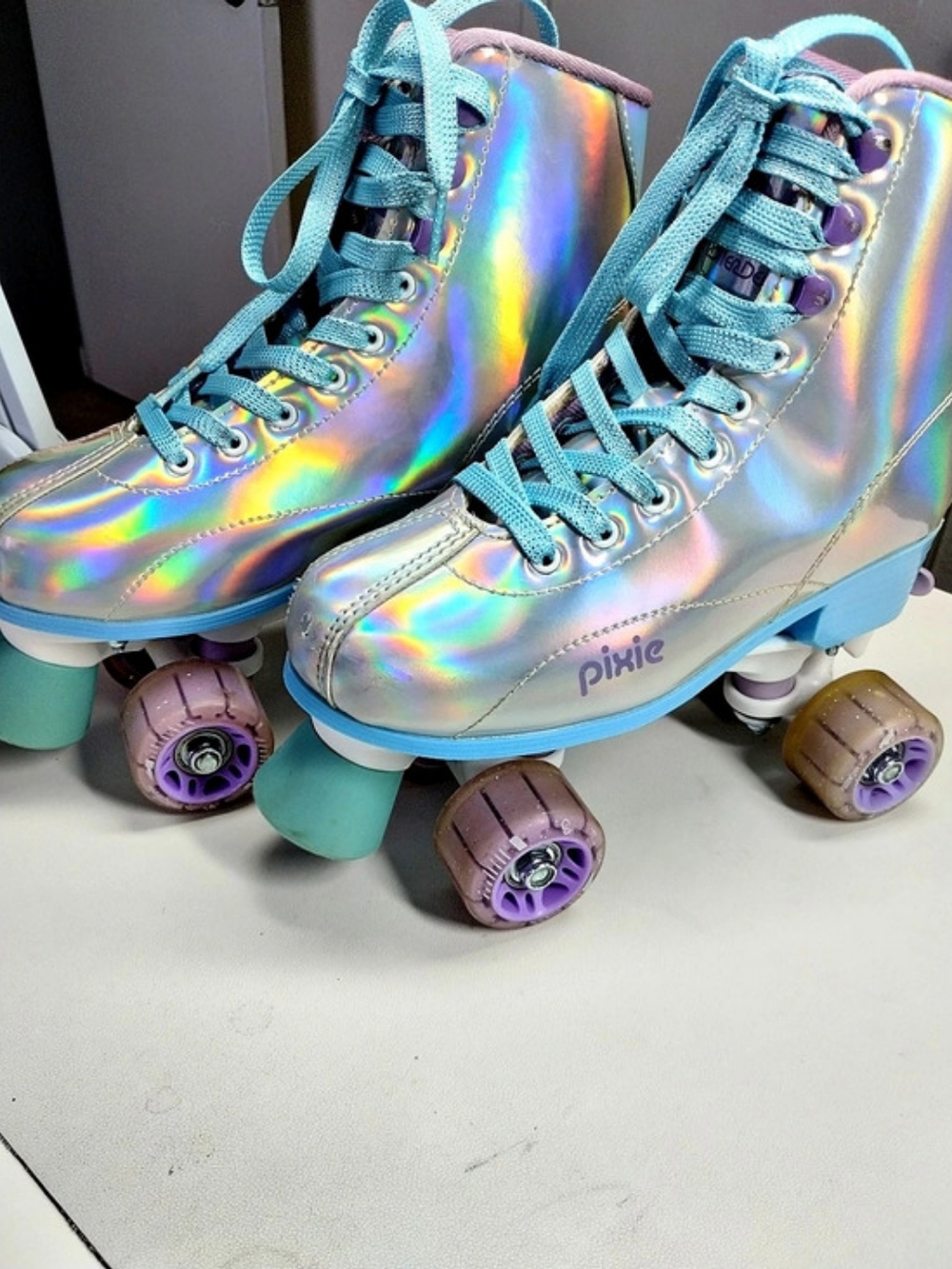 Roller Derby Pixie Holographic Adjustable Roller Skates Silver & Blue US 3-6